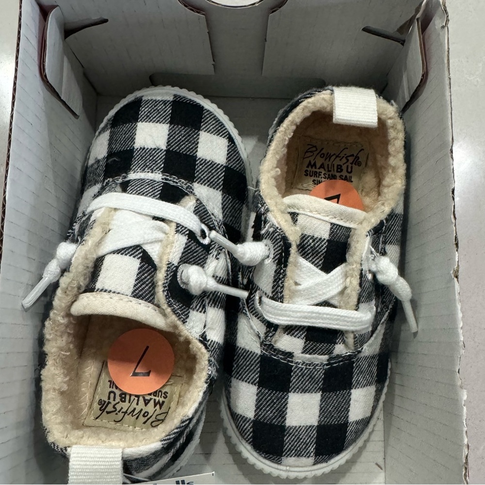 Blowfish fleece lined toddler size 7 sneaker